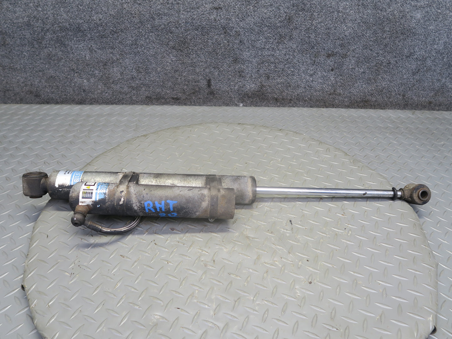 2003-2009 Hummer H2 Rear Left & Right Side Strut Shock Absorber Bilstein B8