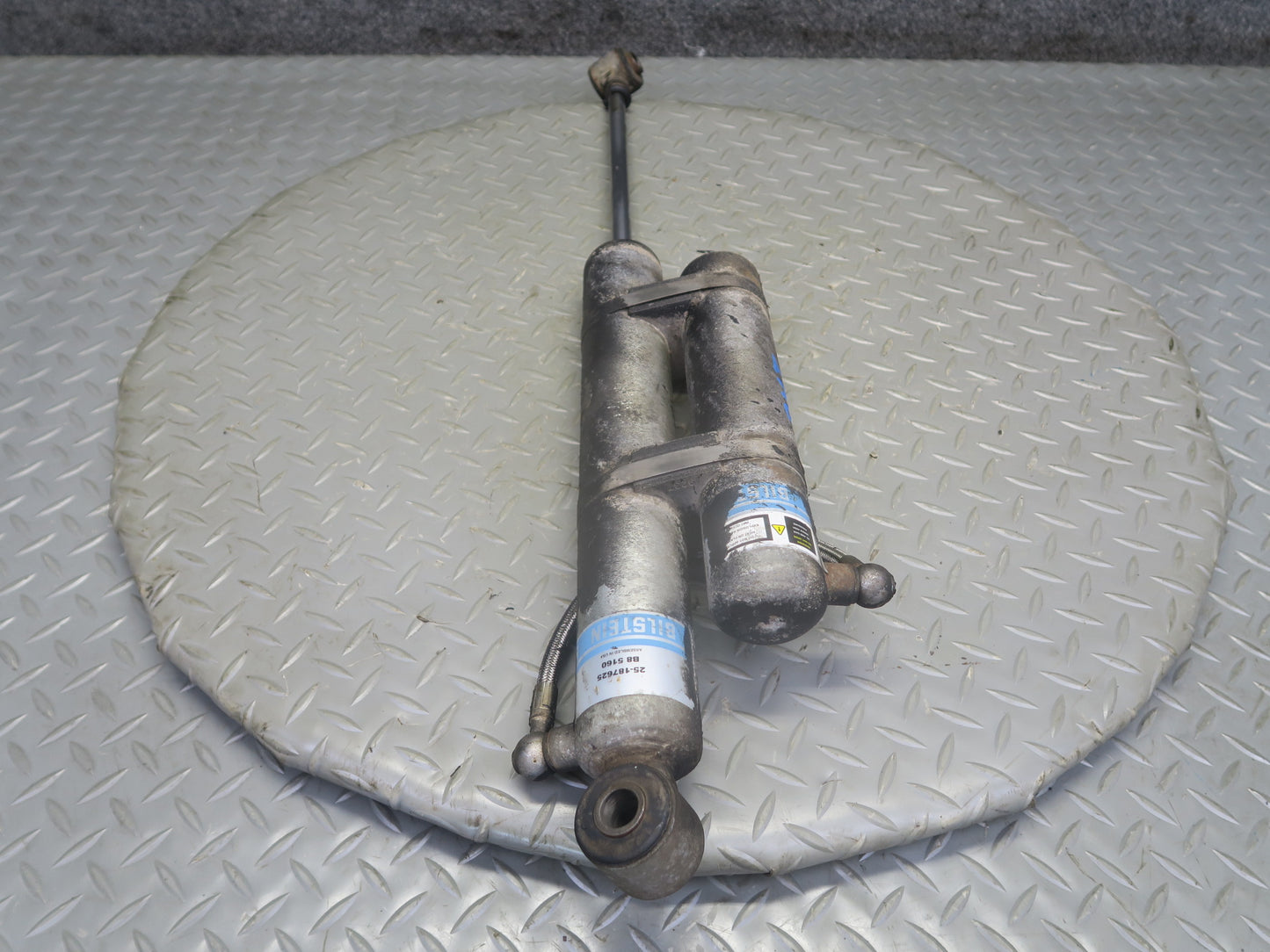 2003-2009 Hummer H2 Rear Left & Right Side Strut Shock Absorber Bilstein B8