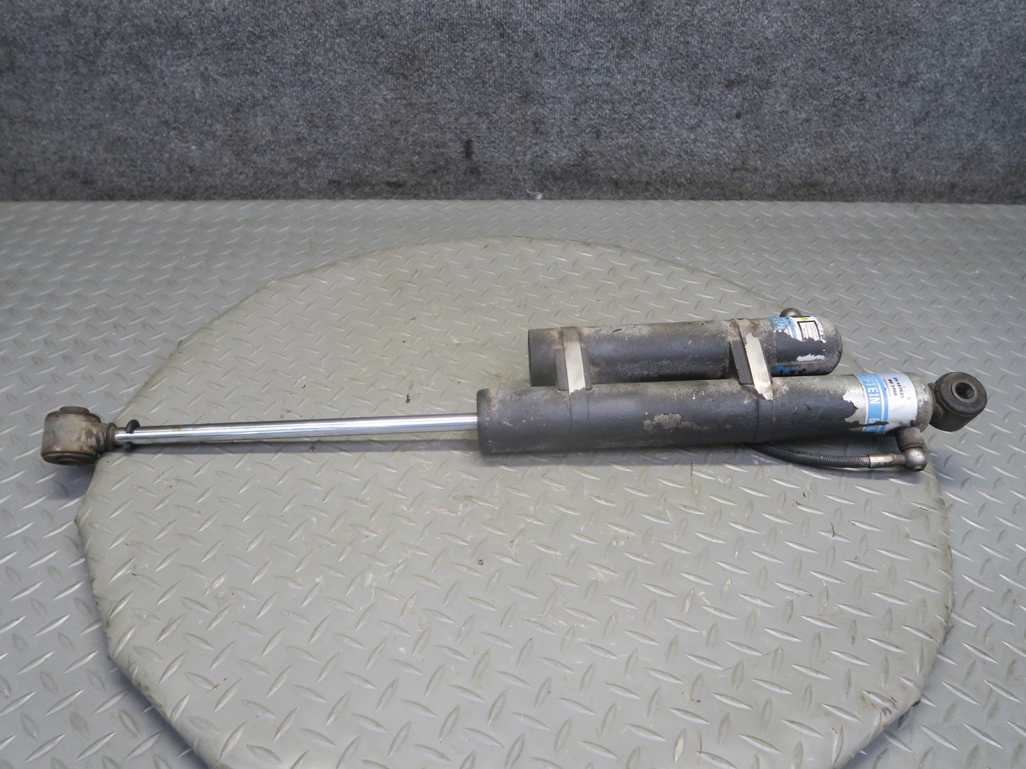 2003-2009 Hummer H2 Rear Left & Right Side Strut Shock Absorber Bilstein B8