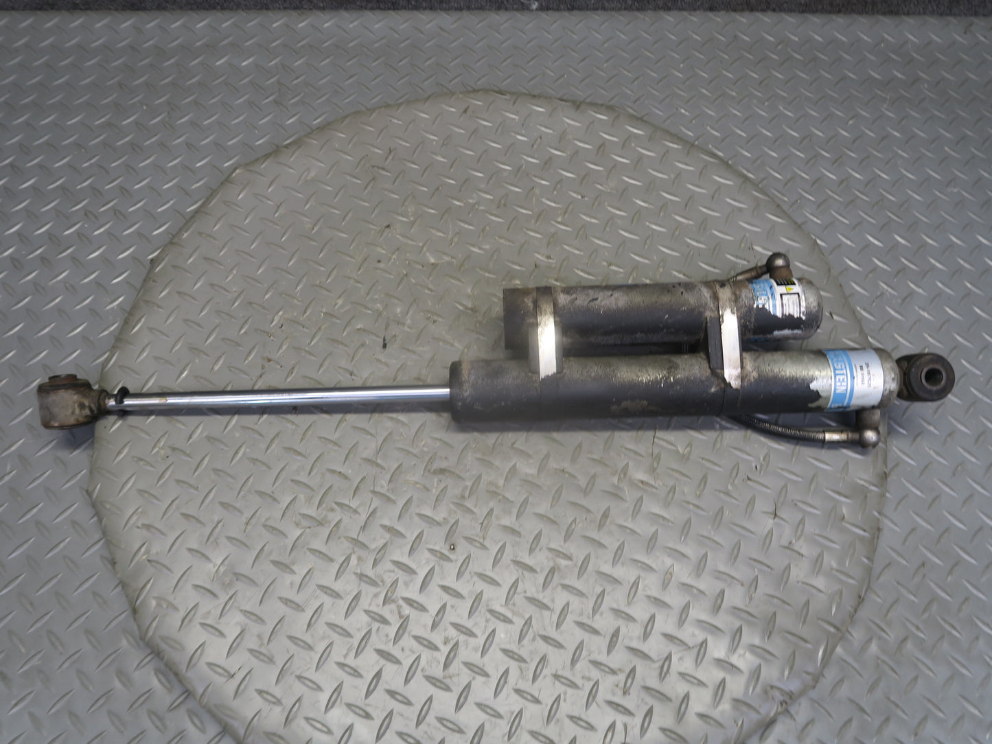 2003-2009 Hummer H2 Rear Left & Right Side Strut Shock Absorber Bilstein B8