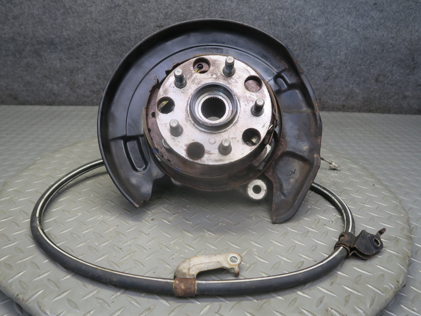 15-23 Lexus GSC16L RC350 RC300 Rear Left Spindle Knuckle Wheel Hub w Cable OEM