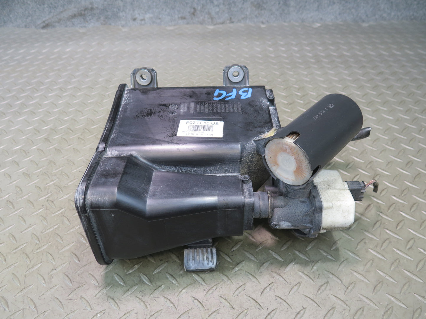 11-13 BMW F10 550iX Fuel Vapor Charcoal Canister w Dust Filter Assembly OEM
