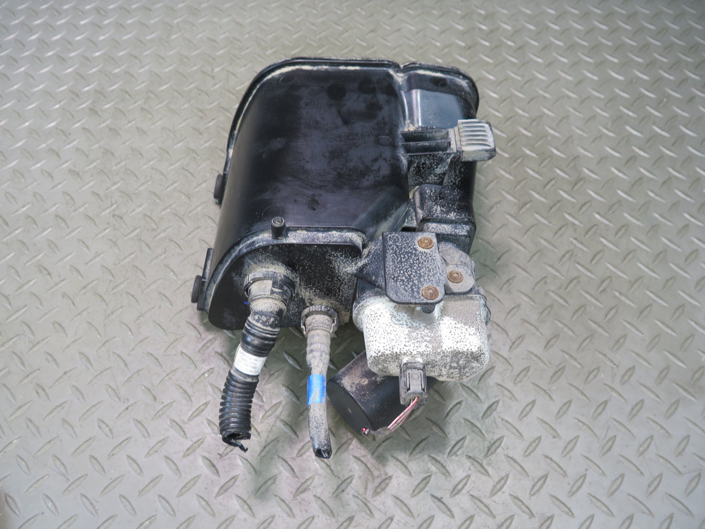 11-13 BMW F10 550iX Fuel Vapor Charcoal Canister w Dust Filter Assembly OEM