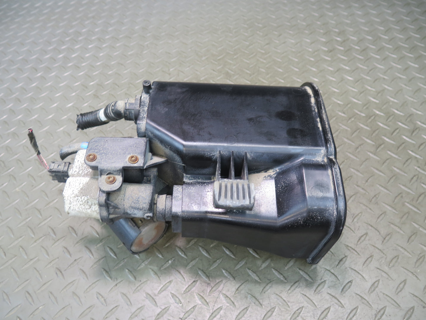 11-13 BMW F10 550iX Fuel Vapor Charcoal Canister w Dust Filter Assembly OEM