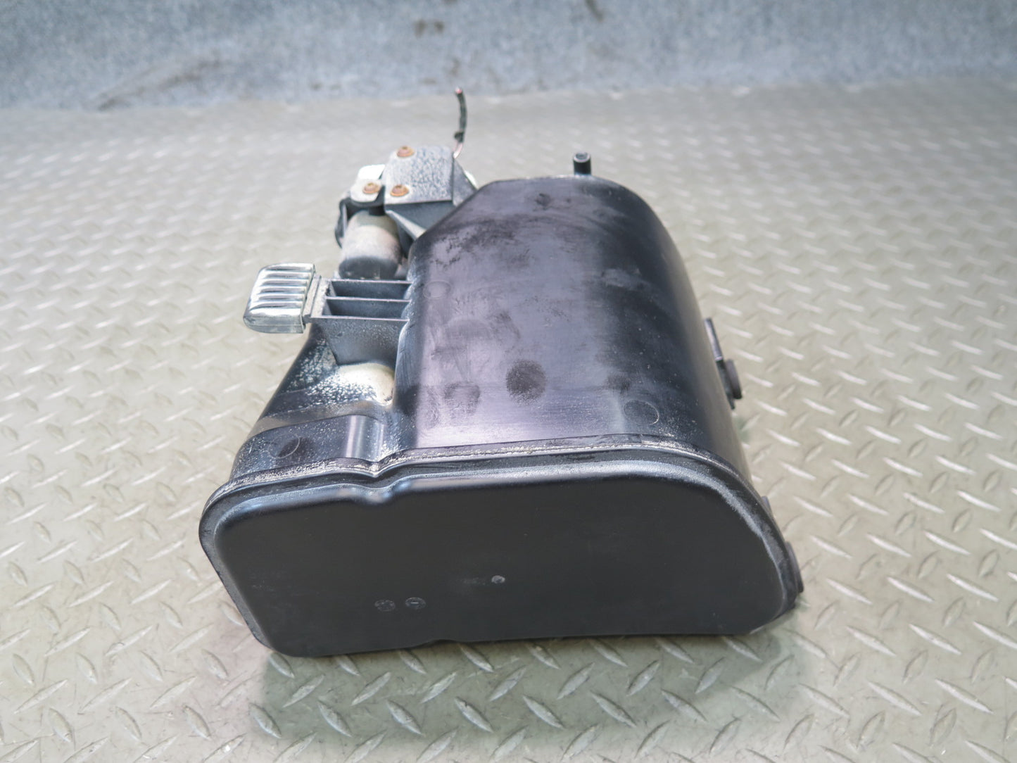 11-13 BMW F10 550iX Fuel Vapor Charcoal Canister w Dust Filter Assembly OEM