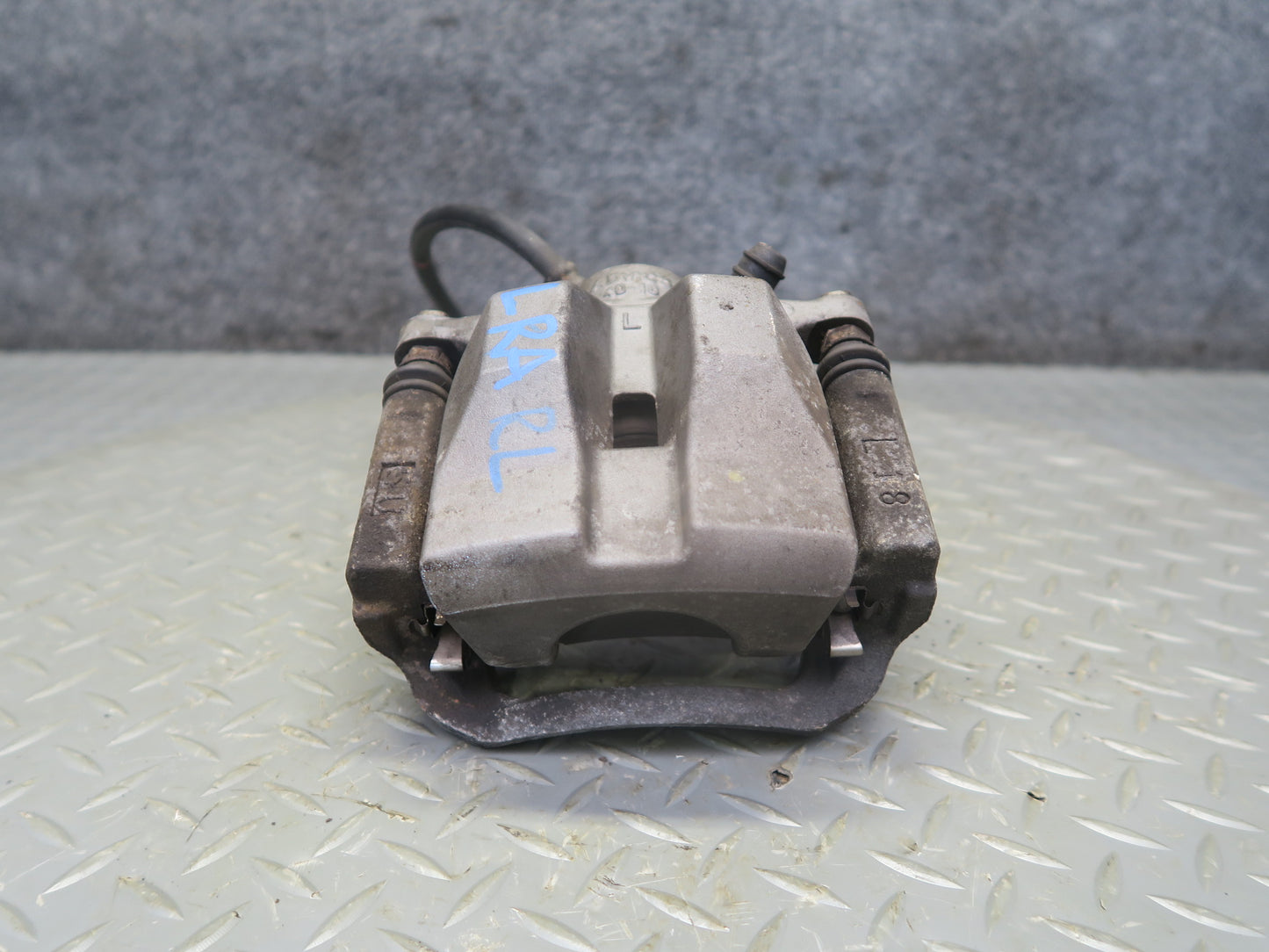 15-18 Lexus GSC16L RC350 RC300 Rear Left & Right Brake Caliper Set of 2 OEM
