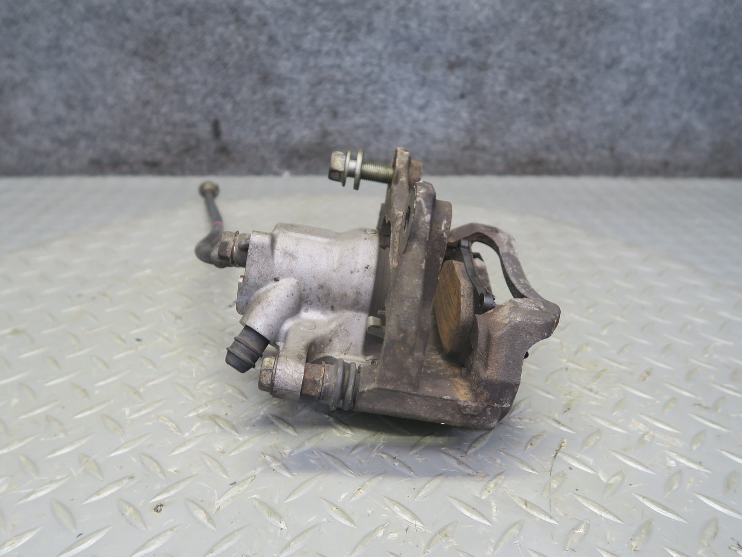 15-18 Lexus GSC16L RC350 RC300 Rear Left & Right Brake Caliper Set of 2 OEM
