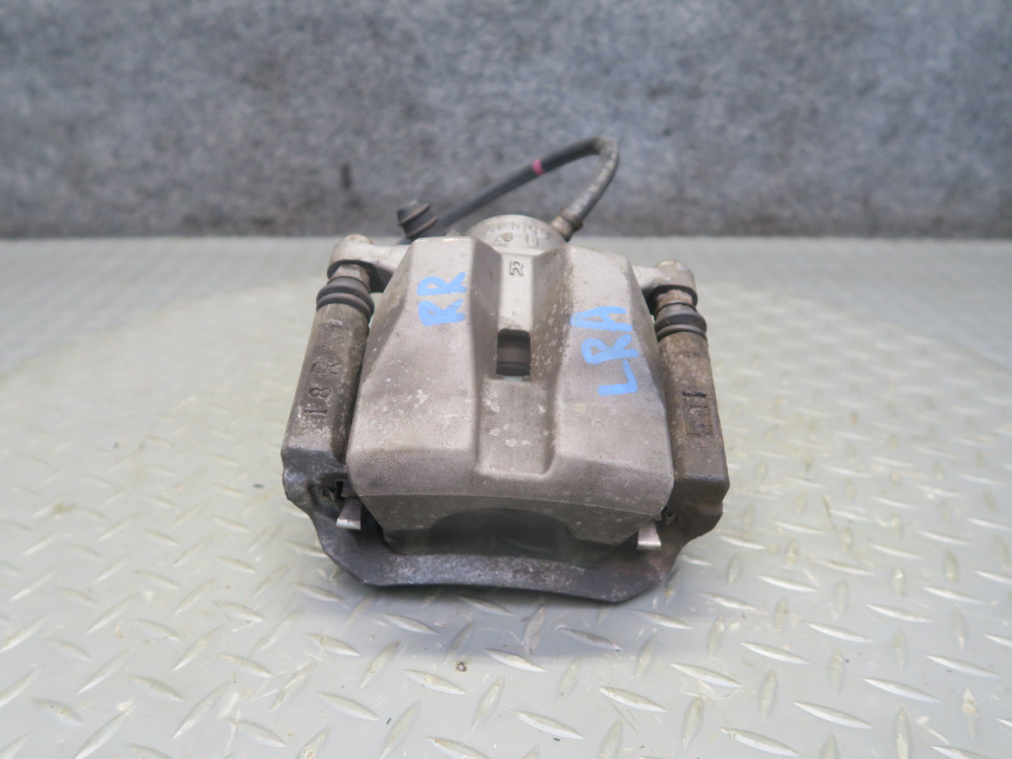 15-18 Lexus GSC16L RC350 RC300 Rear Left & Right Brake Caliper Set of 2 OEM