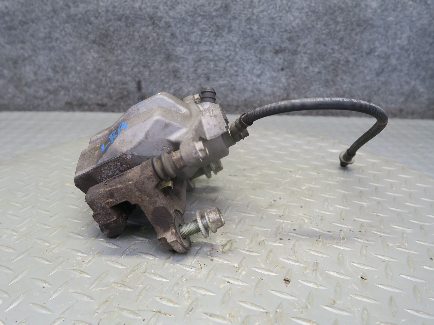 15-18 Lexus GSC16L RC350 RC300 Rear Left & Right Brake Caliper Set of 2 OEM