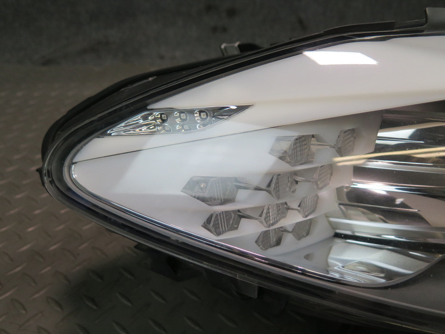 11-13 BMW F10 550iX Front Right Adaptive Xenon HID Headlight Lamp w Ballast OEM
