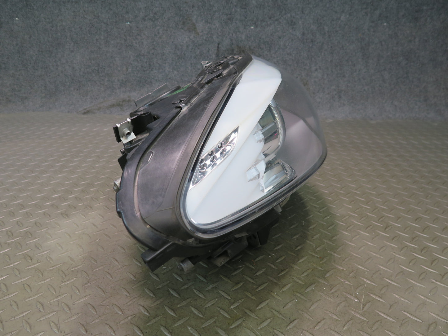 11-13 BMW F10 550iX Front Right Adaptive Xenon HID Headlight Lamp w Ballast OEM