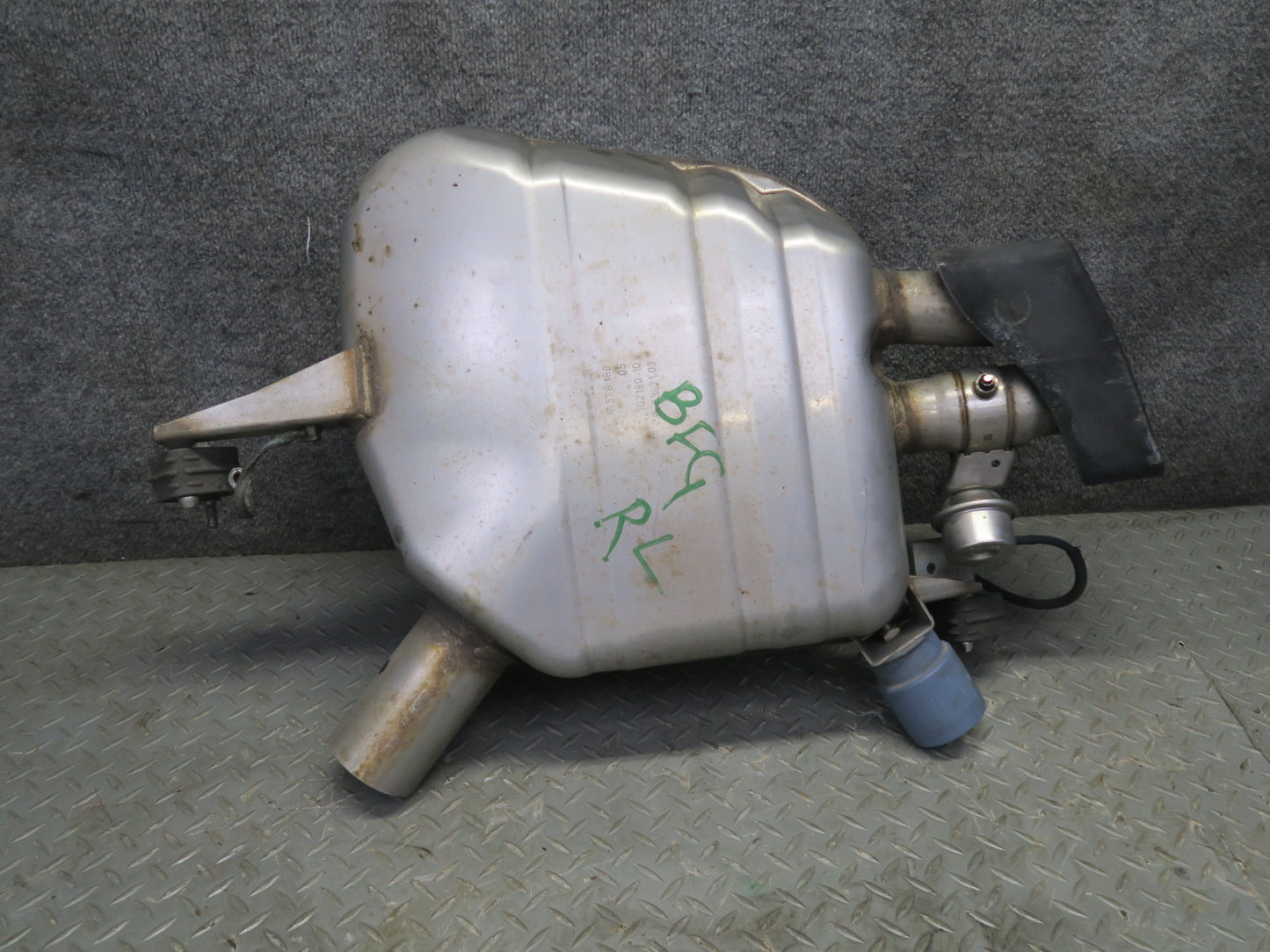 11-16 BMW F10 550i 550iX Rear Left Exhaust Muffler 7578188 OEM