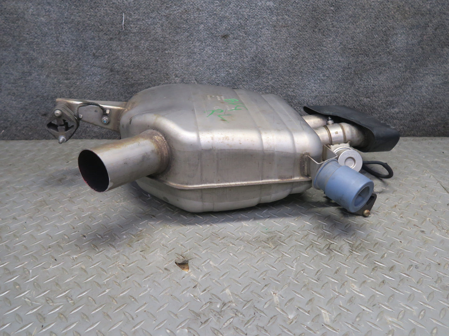11-16 BMW F10 550i 550iX Rear Left Exhaust Muffler 7578188 OEM