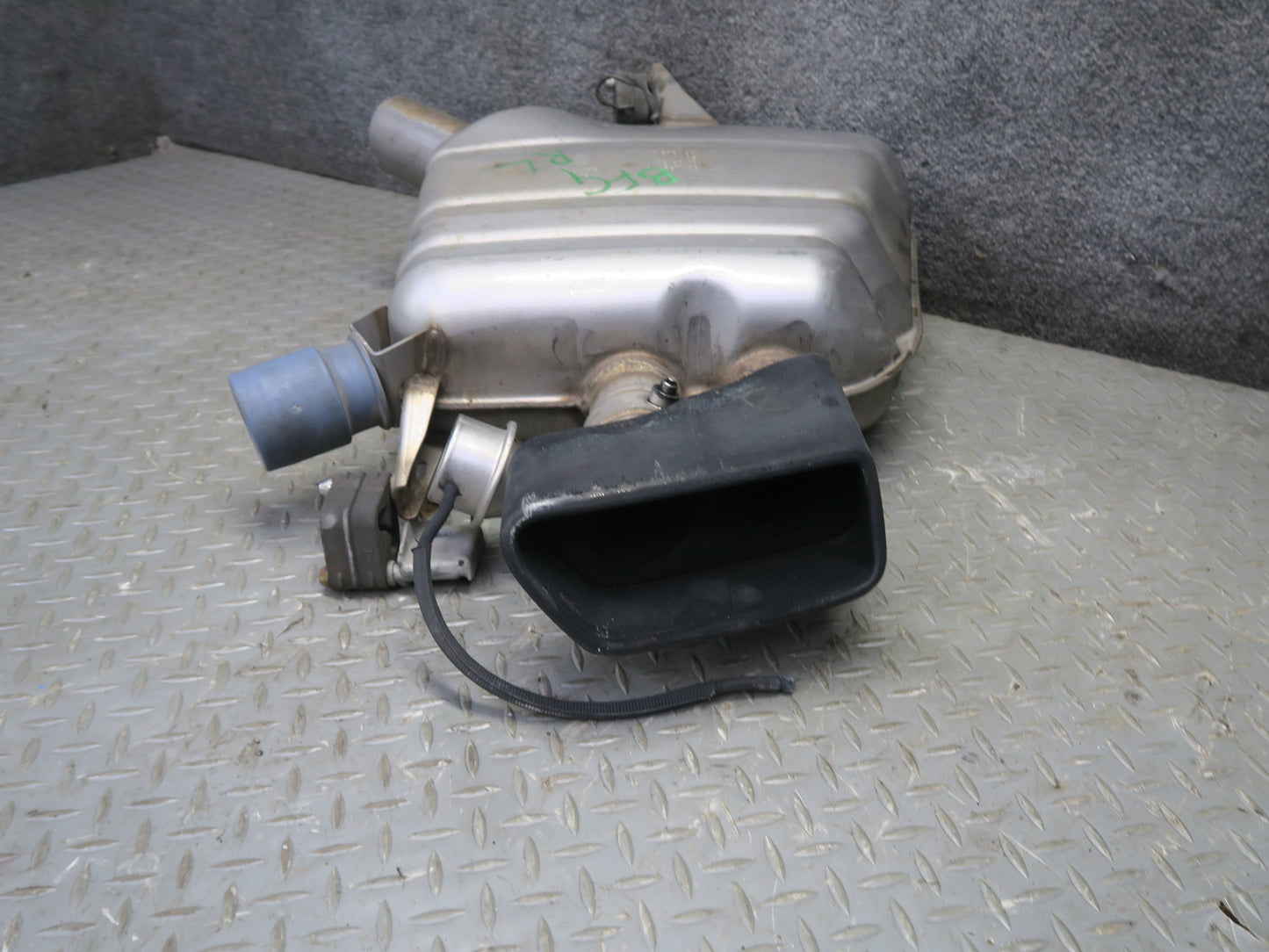 11-16 BMW F10 550i 550iX Rear Left Exhaust Muffler 7578188 OEM