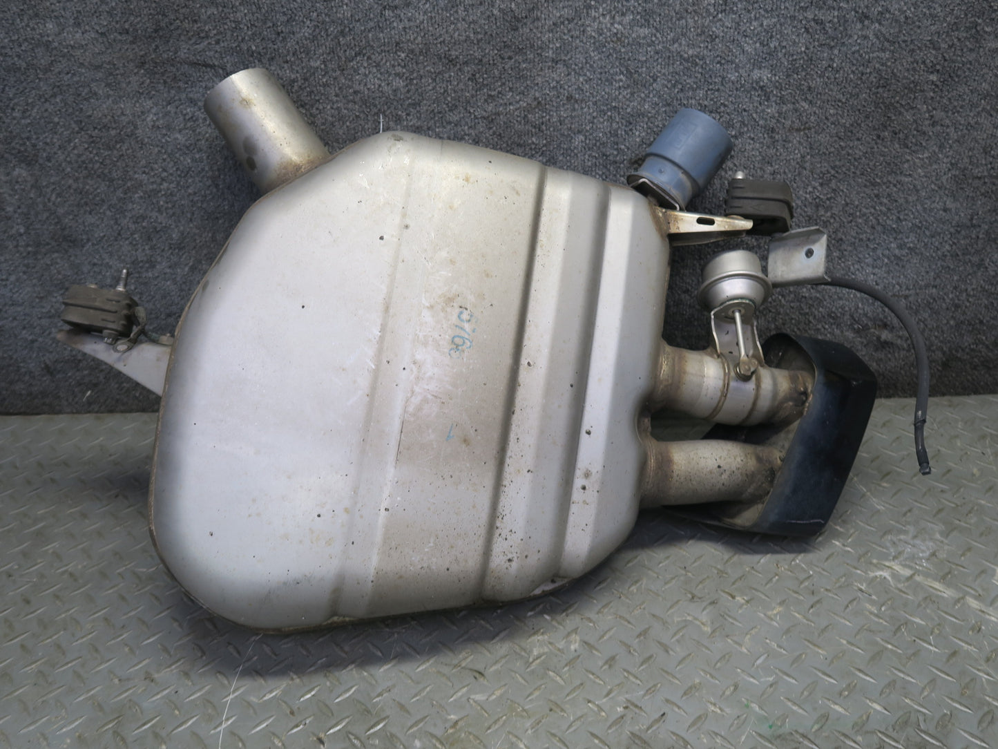 11-16 BMW F10 550i 550iX Rear Left Exhaust Muffler 7578188 OEM