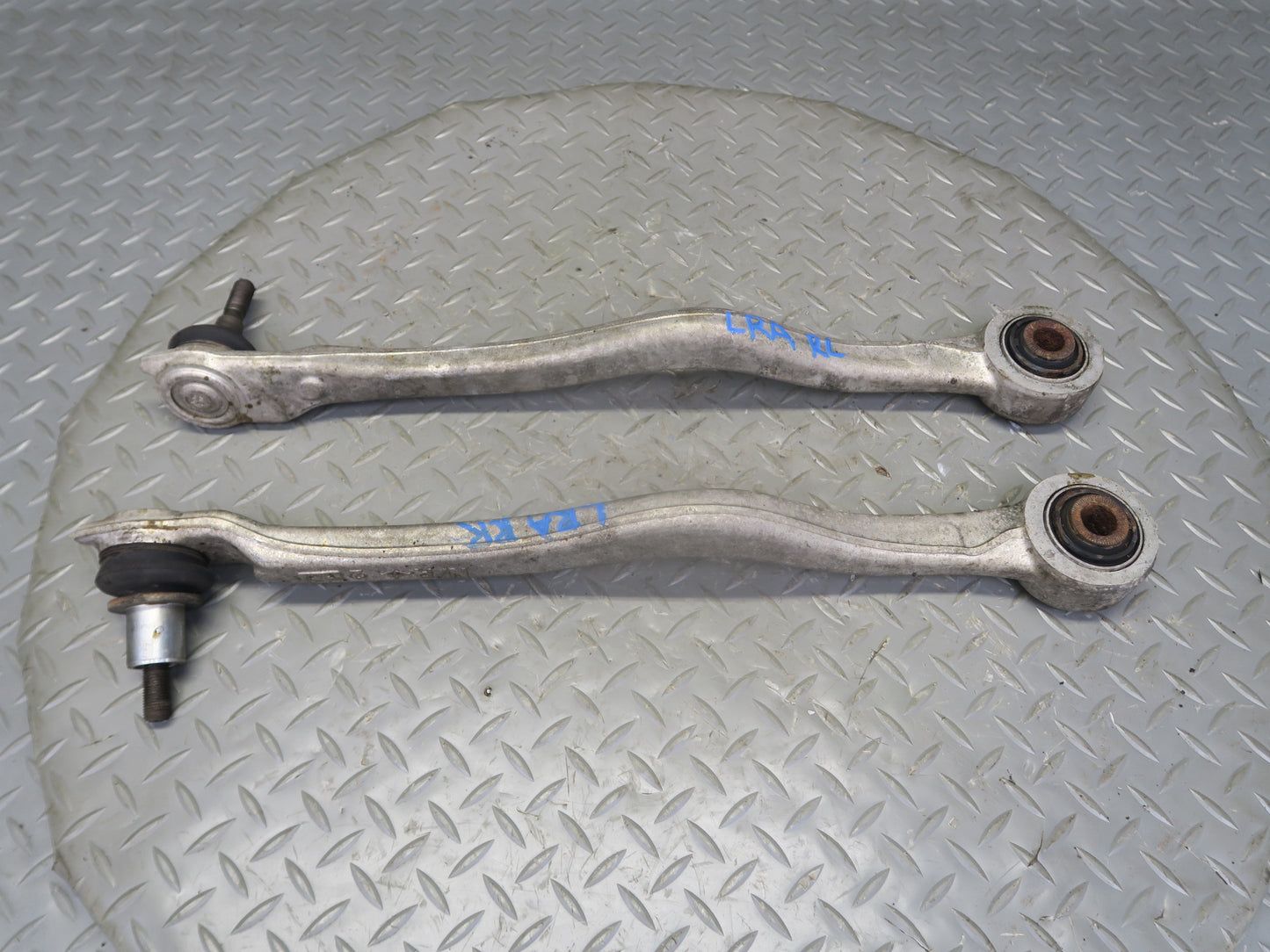 15-25 Lexus GSC16L RC350 RC300 AWD Rear Lower Lateral Control Arm Set of 2 OEM