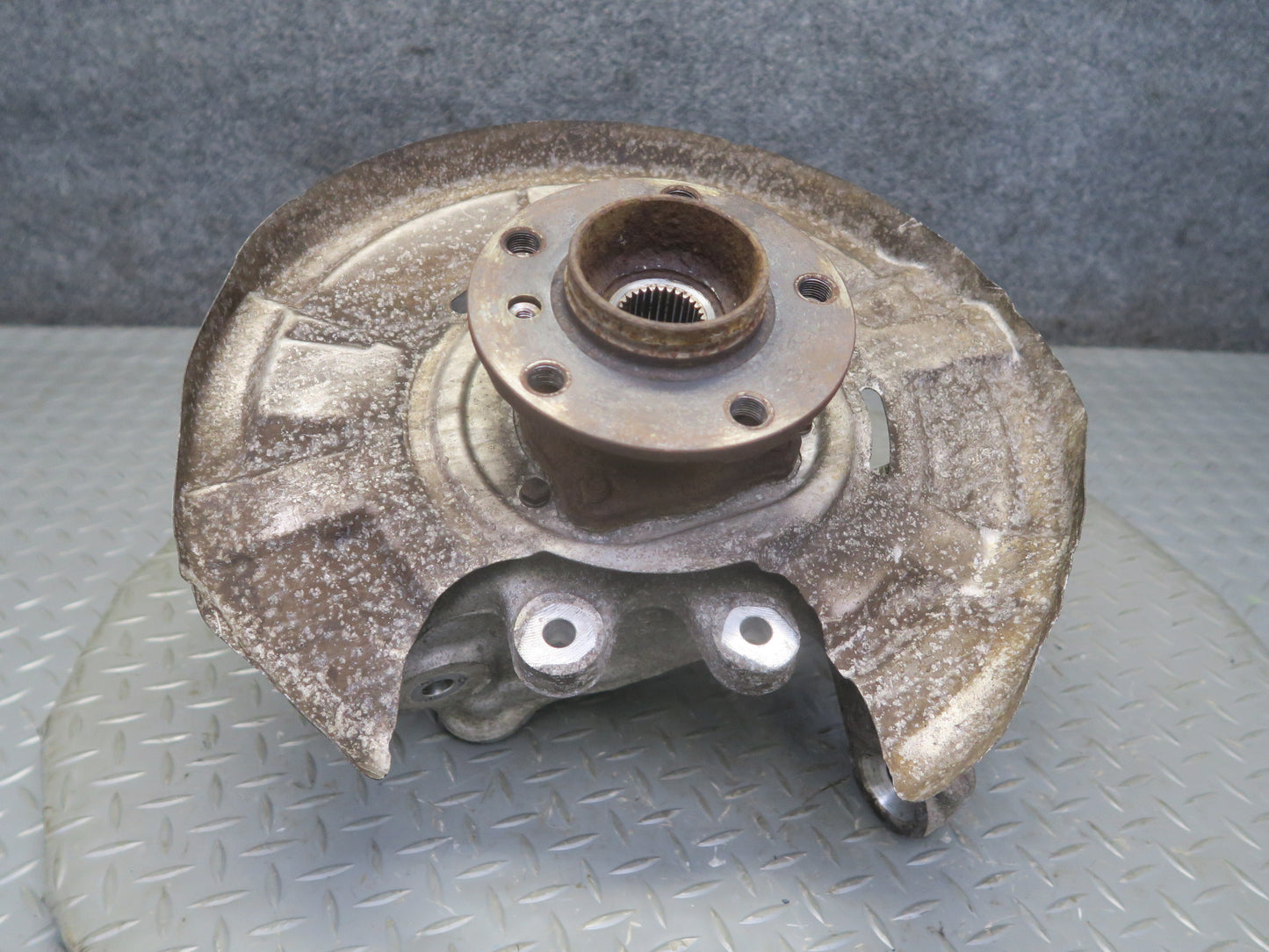 11-16 BMW F10 F12 F13 550iX AWD Rear Right Spindle Knuckle Wheel Hub 6793770 OEM