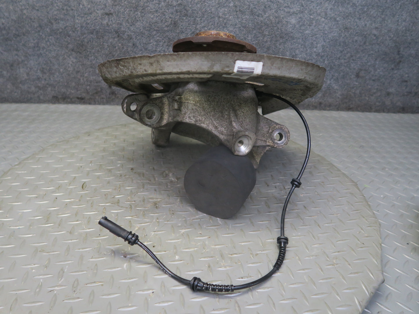 11-16 BMW F10 F12 F13 550iX AWD Rear Right Spindle Knuckle Wheel Hub 6793770 OEM