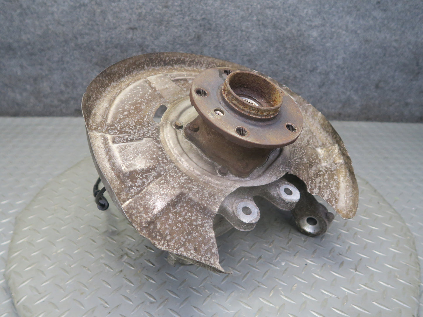 11-16 BMW F10 F12 F13 550iX AWD Rear Right Spindle Knuckle Wheel Hub 6793770 OEM