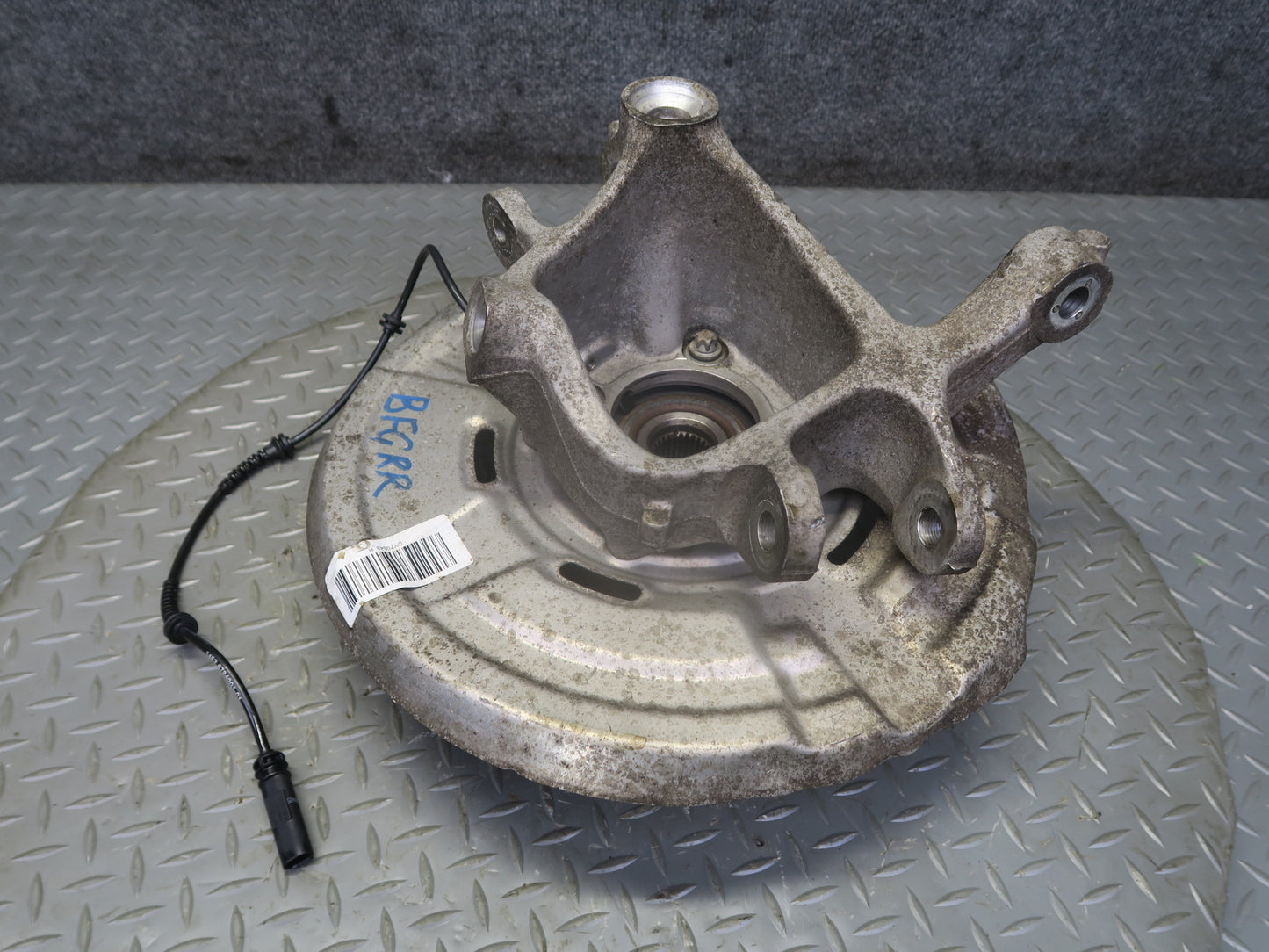 11-16 BMW F10 F12 F13 550iX AWD Rear Right Spindle Knuckle Wheel Hub 6793770 OEM