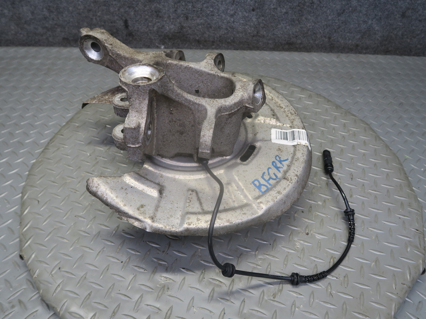 11-16 BMW F10 F12 F13 550iX AWD Rear Right Spindle Knuckle Wheel Hub 6793770 OEM