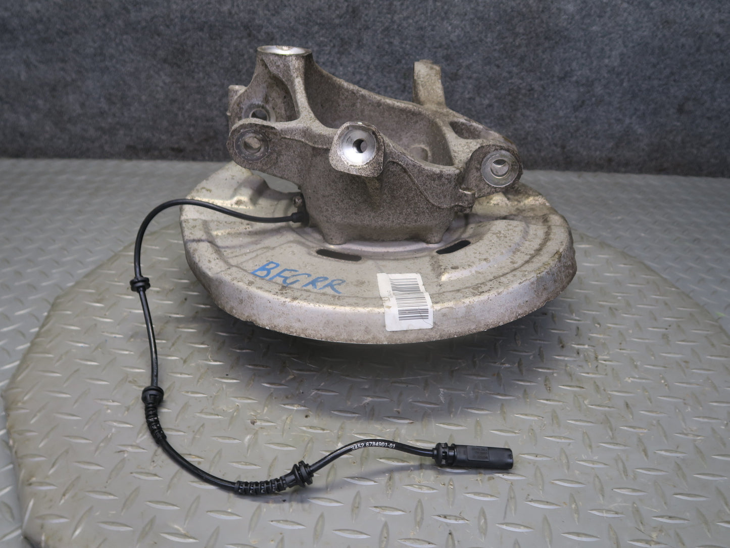 11-16 BMW F10 F12 F13 550iX AWD Rear Right Spindle Knuckle Wheel Hub 6793770 OEM