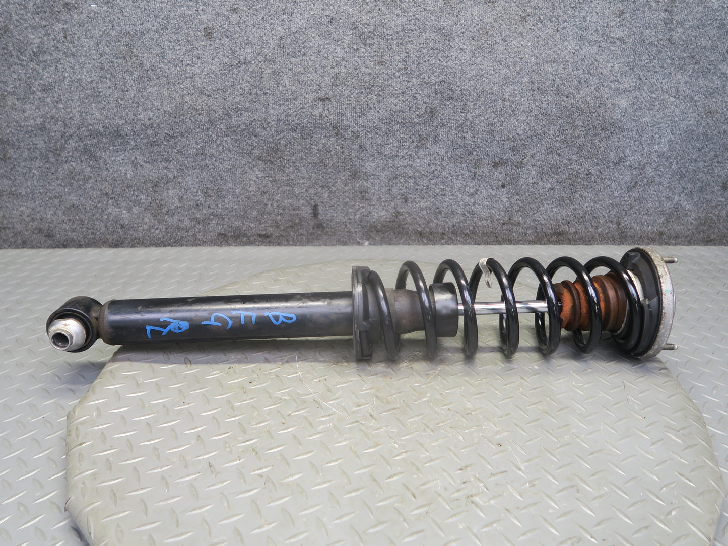 11-13 BMW F10 550iX AWD Set of 2 Rear Left & Right Strut Shock Absorber OEM