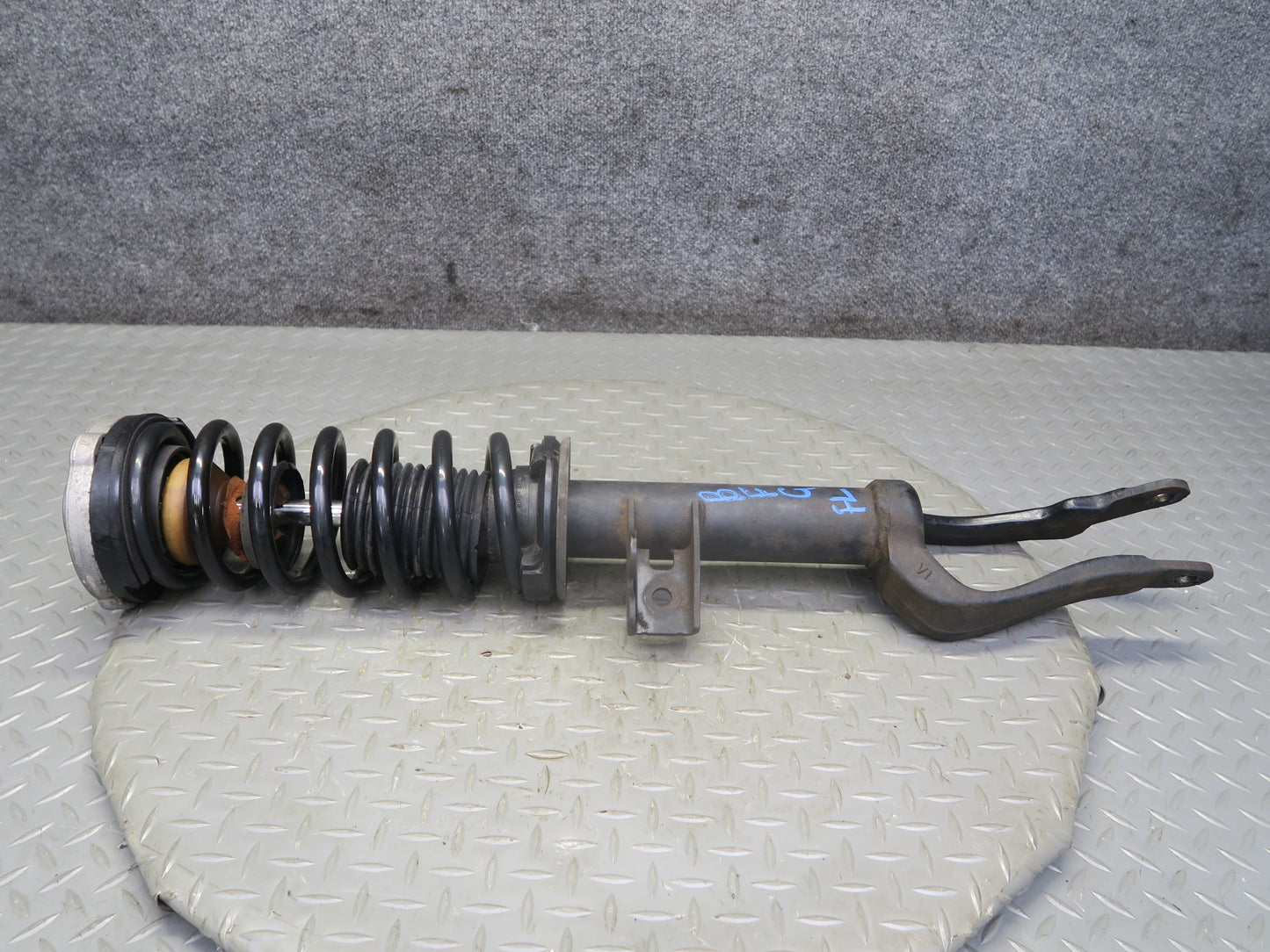 11-16 BMW F10 550iX AWD Set of 2 Front Left & Right Strut Shock Absorber OEM