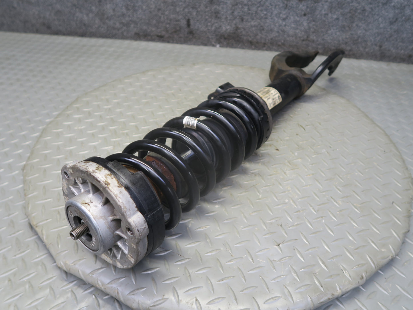 11-16 BMW F10 550iX AWD Set of 2 Front Left & Right Strut Shock Absorber OEM
