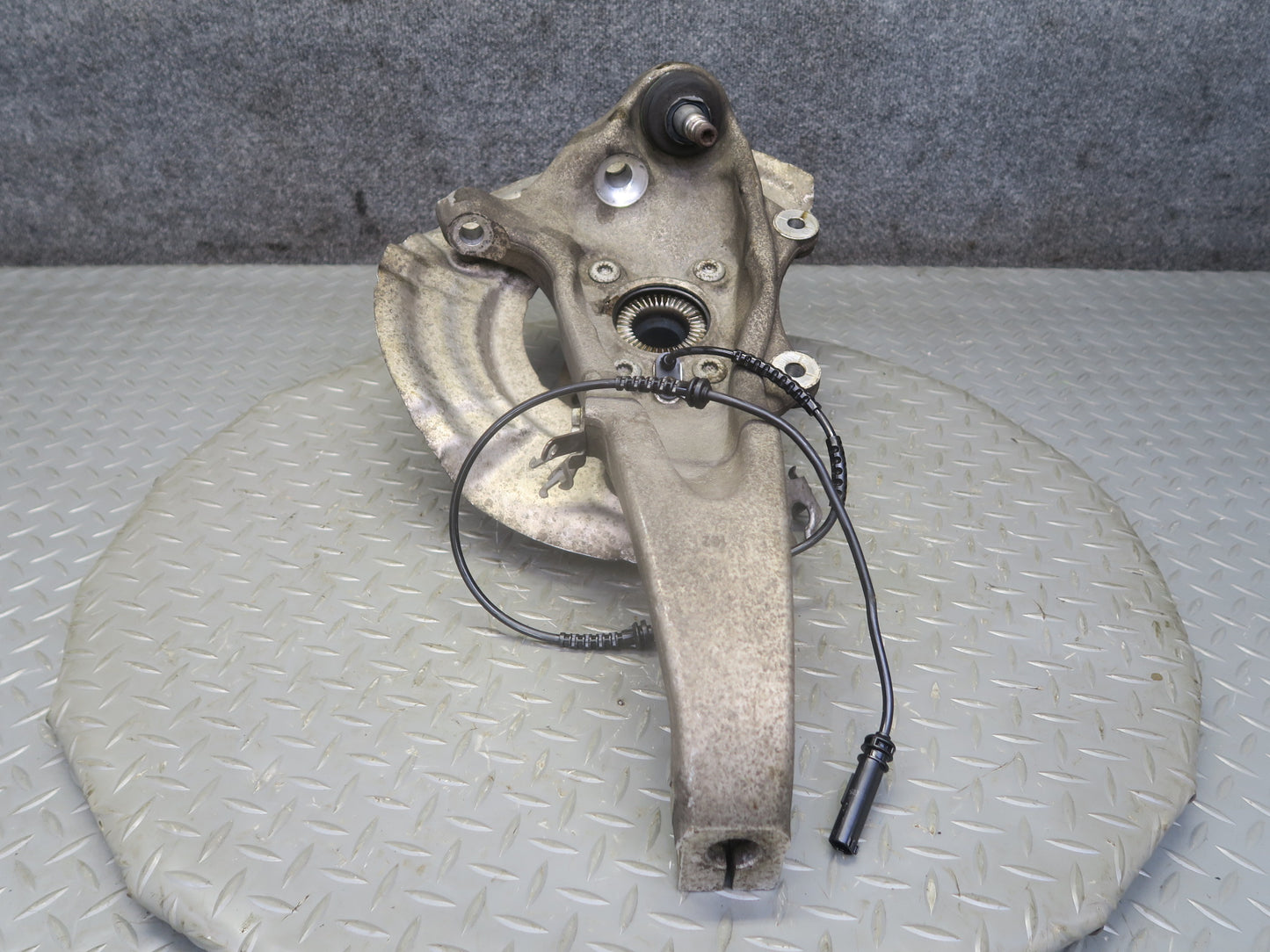 11-16 BMW F10 F12 F13 550iX AWD Front Left Spindle Knuckle Wheel Hub Bearing OEM