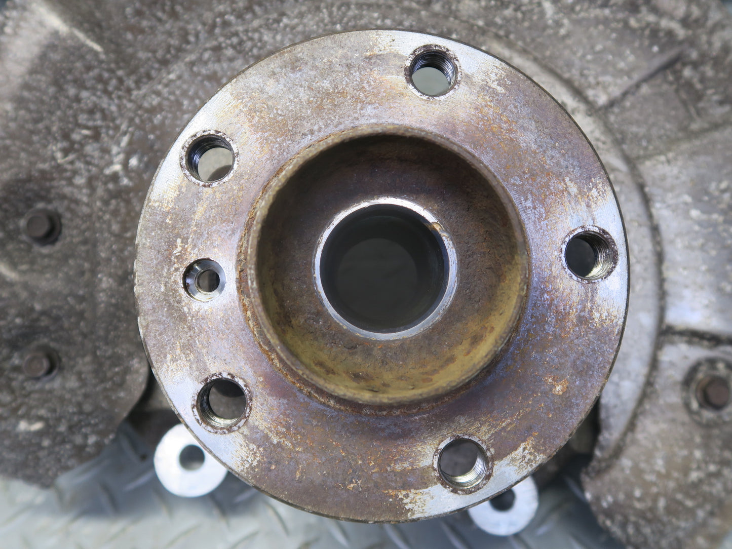 11-16 BMW F10 F12 F13 550iX AWD Front Right Spindle Knuckle Wheel Hub OEM
