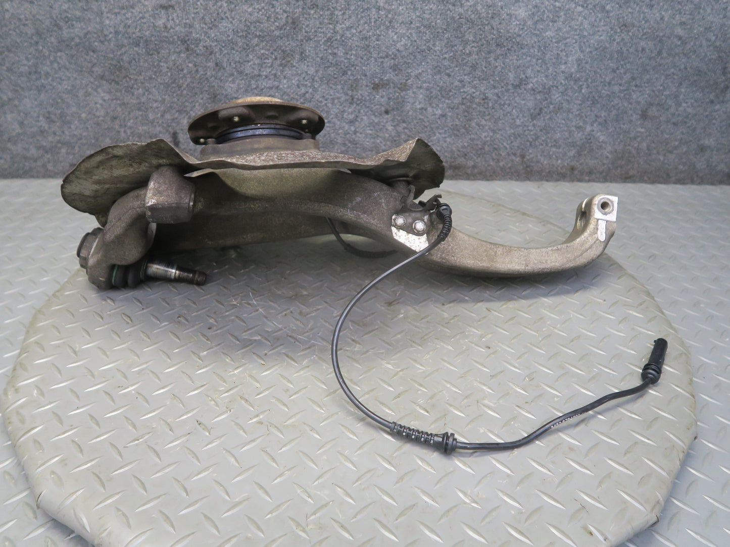 11-16 BMW F10 F12 F13 550iX AWD Front Right Spindle Knuckle Wheel Hub OEM