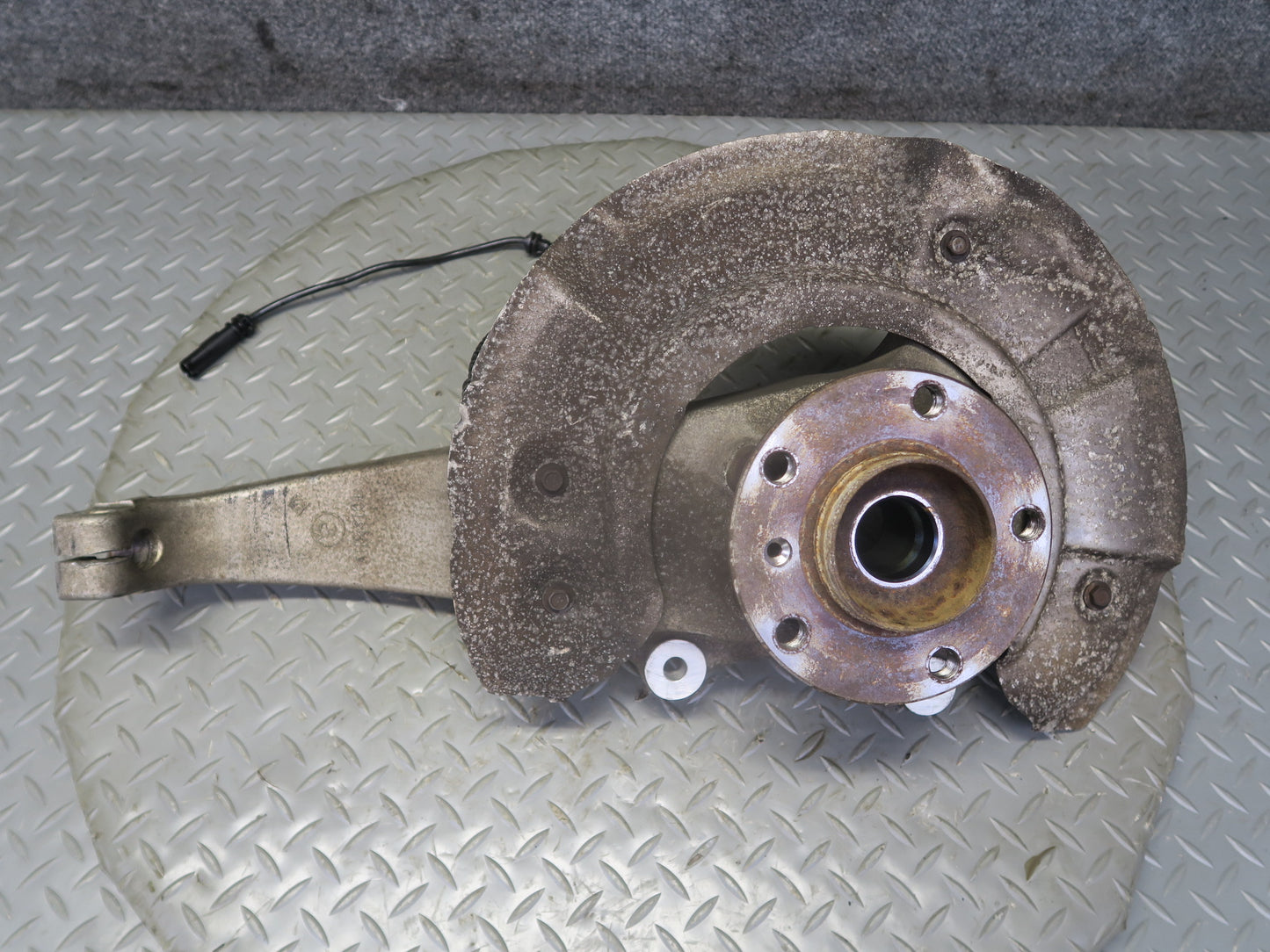 11-16 BMW F10 F12 F13 550iX AWD Front Right Spindle Knuckle Wheel Hub OEM