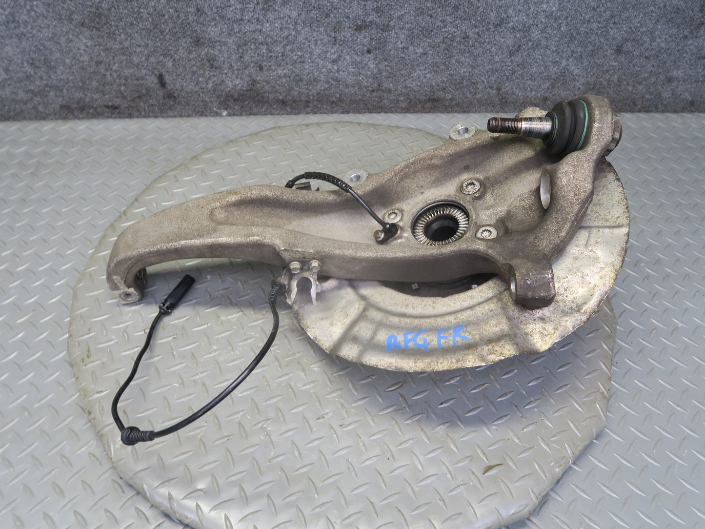 11-16 BMW F10 F12 F13 550iX AWD Front Right Spindle Knuckle Wheel Hub OEM