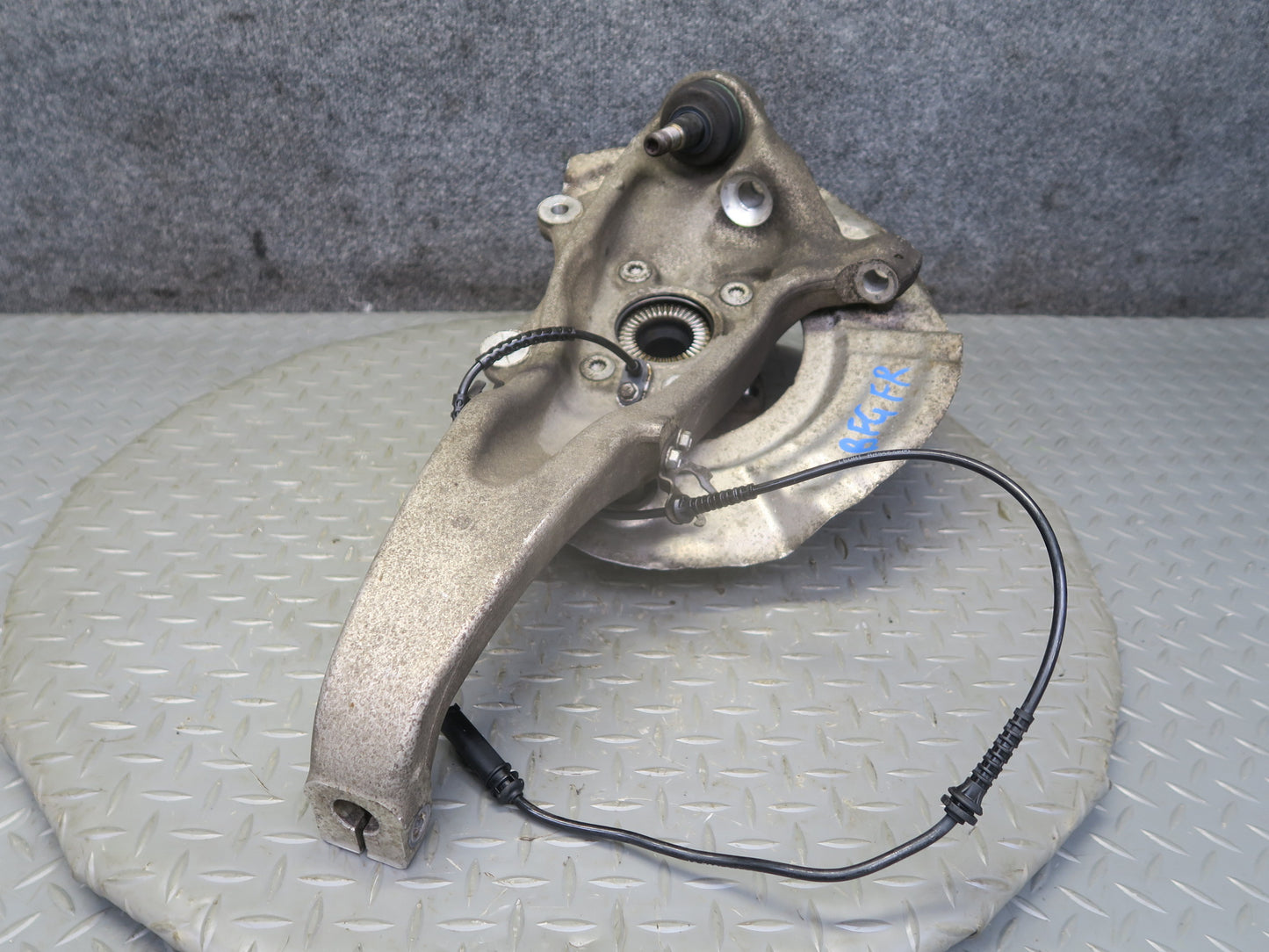 11-16 BMW F10 F12 F13 550iX AWD Front Right Spindle Knuckle Wheel Hub OEM