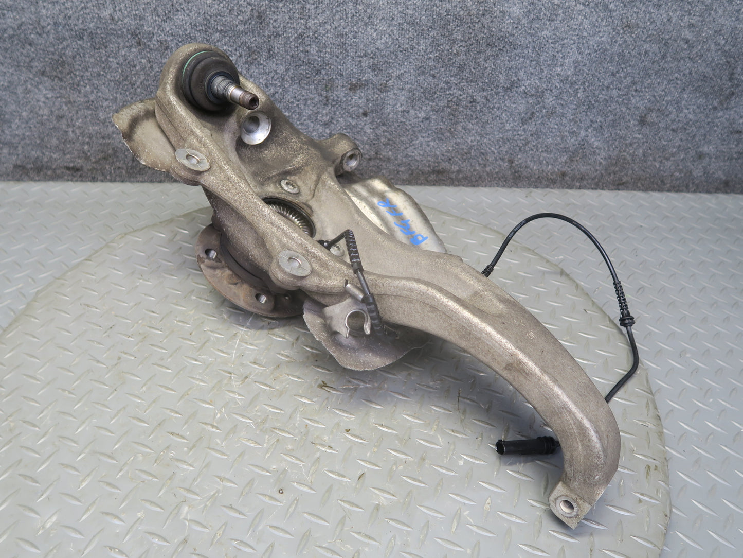 11-16 BMW F10 F12 F13 550iX AWD Front Right Spindle Knuckle Wheel Hub OEM