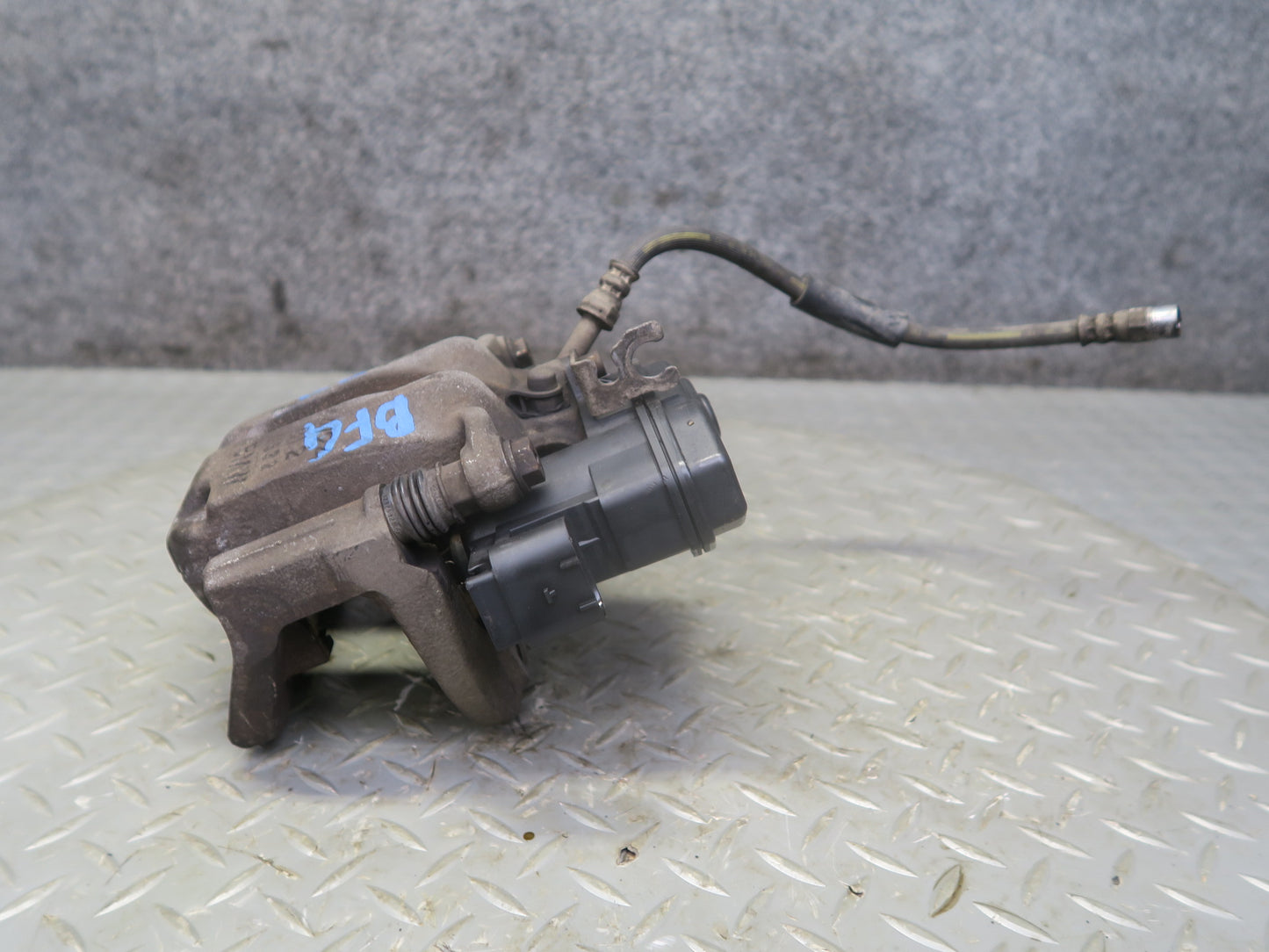 11-16 BMW F10 550iX AWD Set of 2 Rear Left & Right Brake Caliper OEM