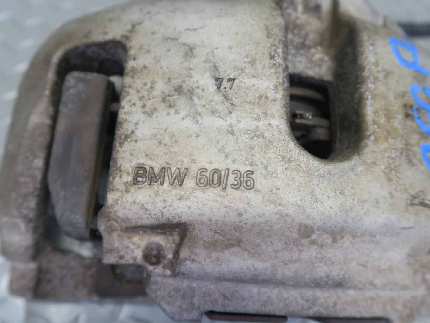 11-16 BMW F10 550iX AWD Set of 2 Front Left & Right Brake Caliper OEM