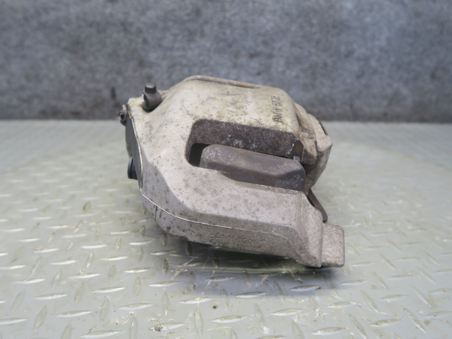 11-16 BMW F10 550iX AWD Set of 2 Front Left & Right Brake Caliper OEM