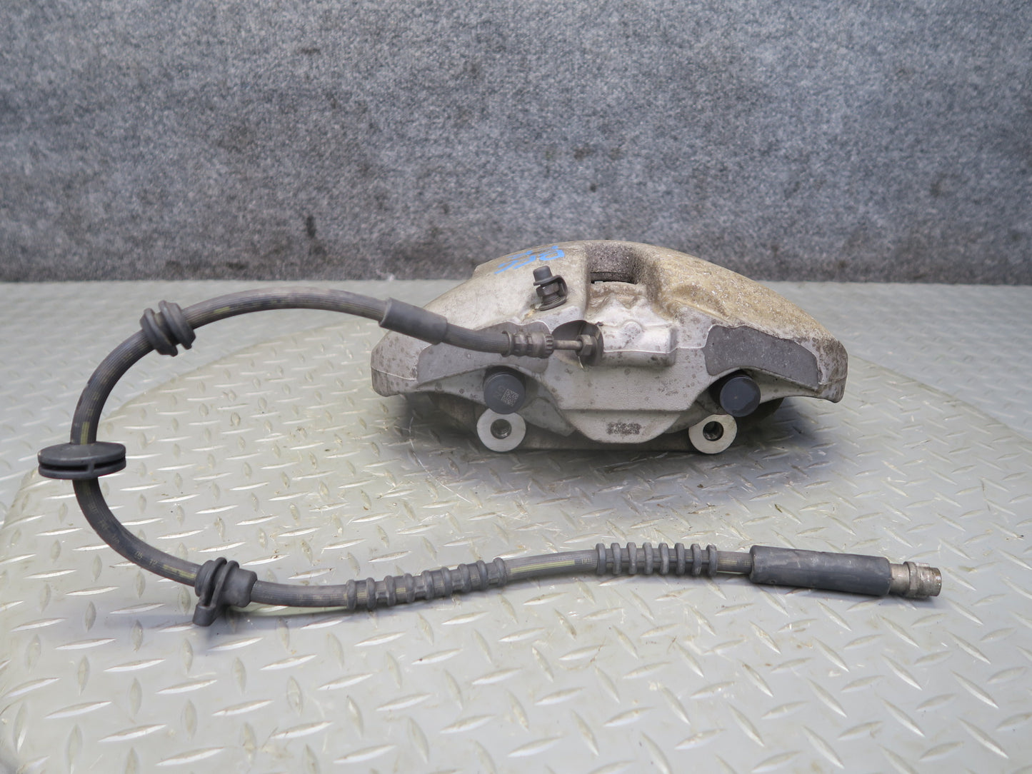 11-16 BMW F10 550iX AWD Set of 2 Front Left & Right Brake Caliper OEM