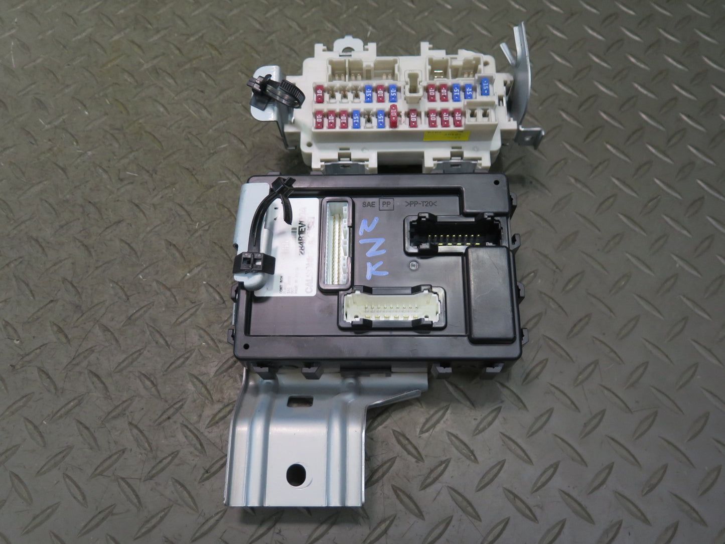 2008 Nissan 350Z Roadster A/T ECU BCM Fuse Ignition Door Glove Lock KEY Set OEM