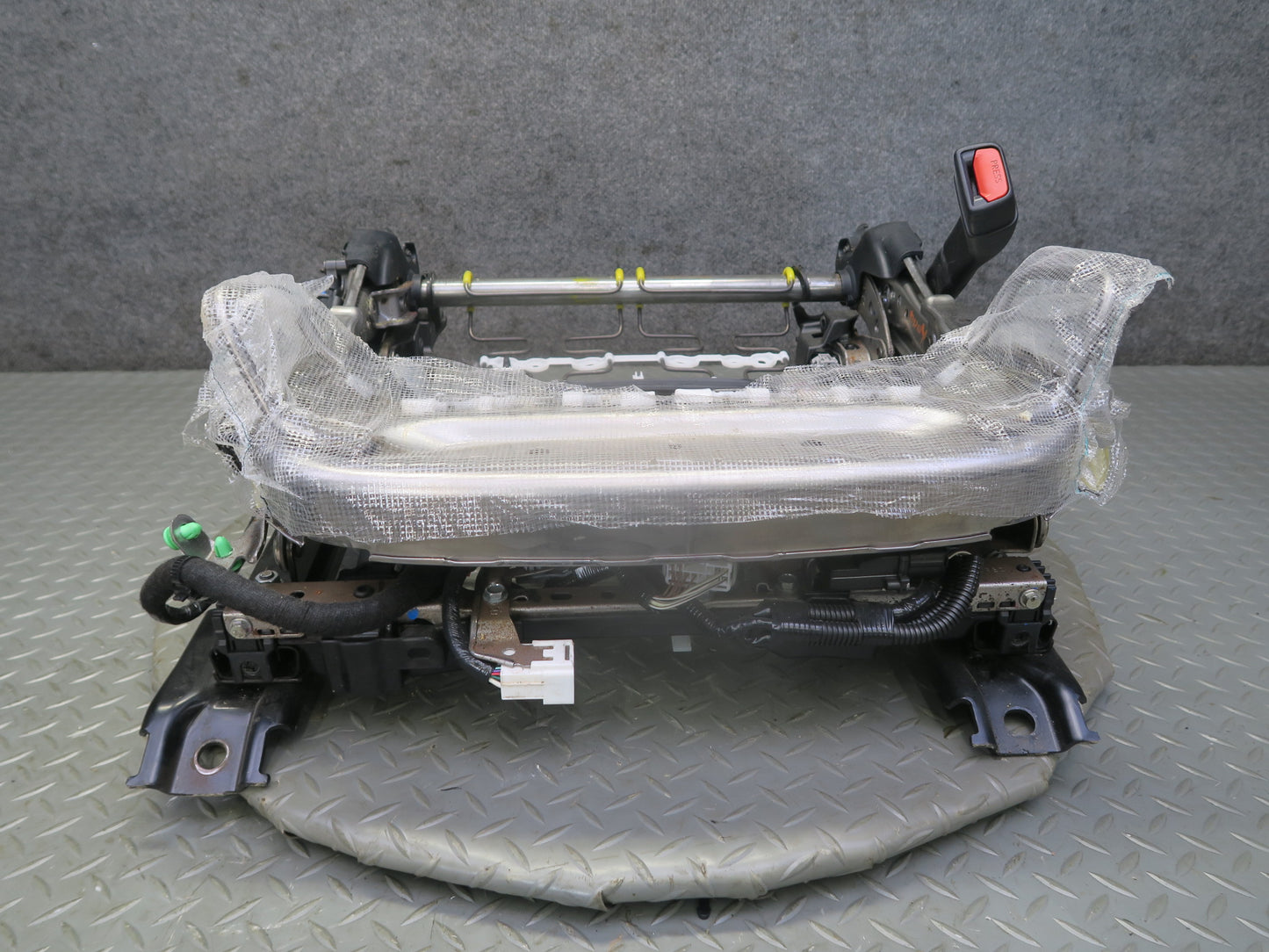 16-18 Lexus GSC16L RC300 RC350 F-sport Front Right Seat Rail Track w Motor OEM