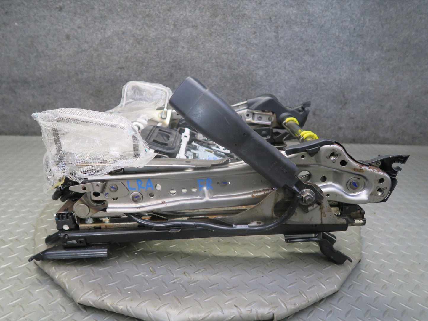 16-18 Lexus GSC16L RC300 RC350 F-sport Front Right Seat Rail Track w Motor OEM