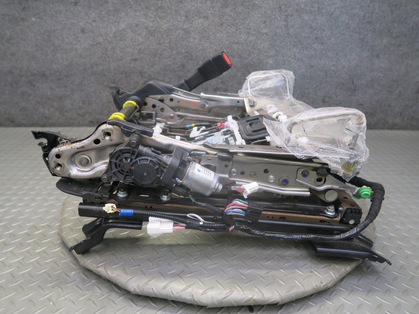16-18 Lexus GSC16L RC300 RC350 F-sport Front Right Seat Rail Track w Motor OEM