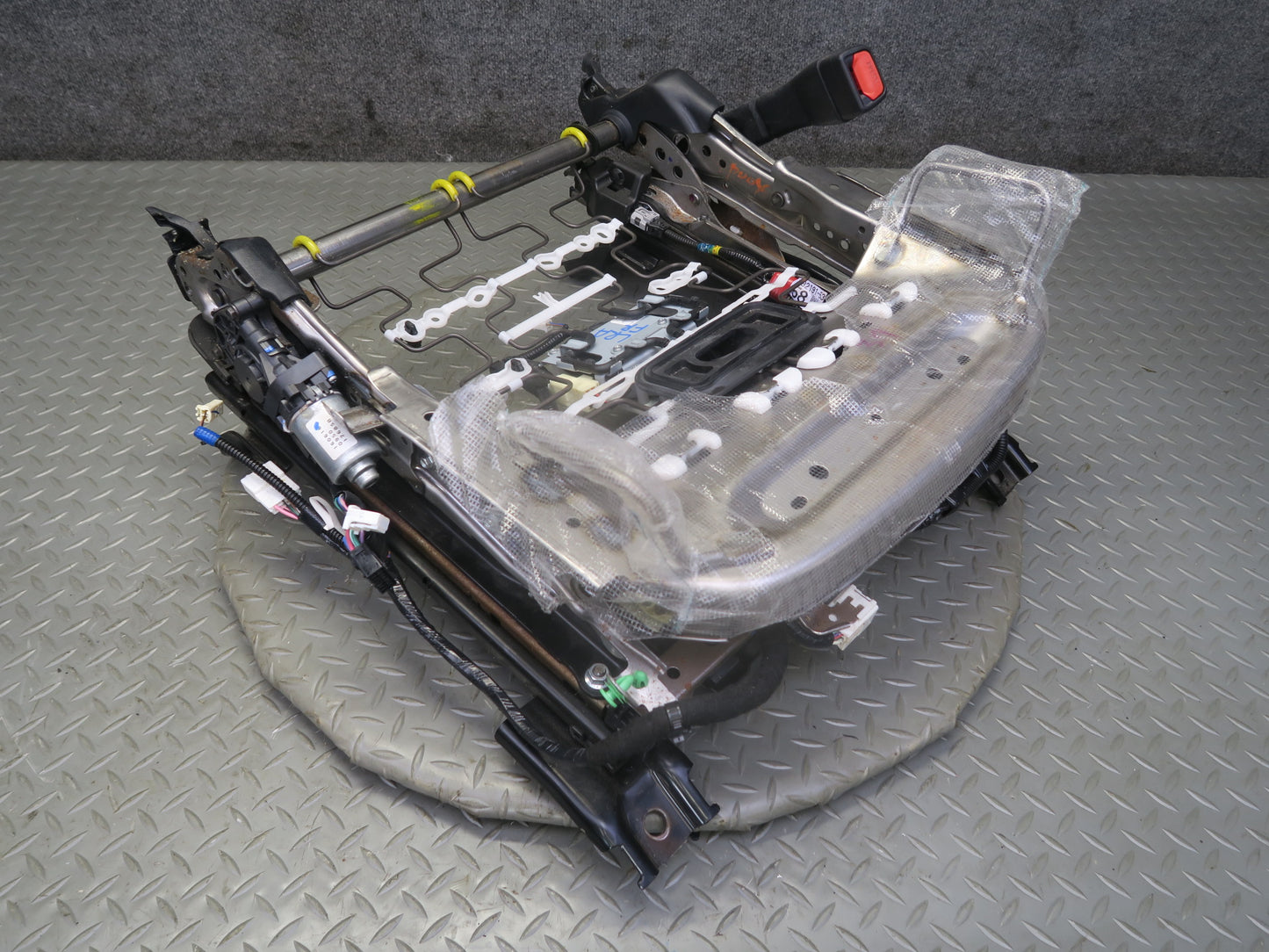 16-18 Lexus GSC16L RC300 RC350 F-sport Front Right Seat Rail Track w Motor OEM