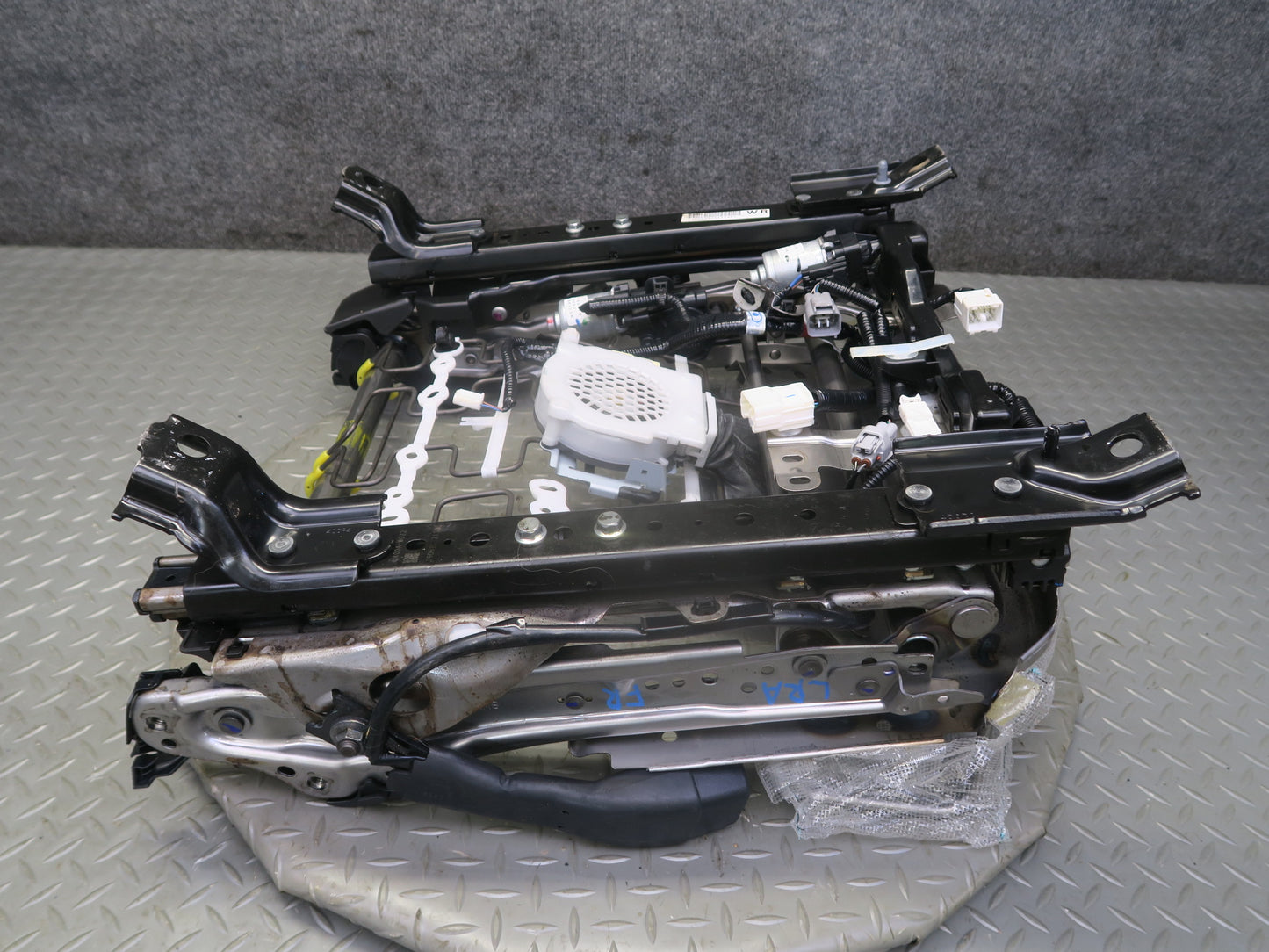 16-18 Lexus GSC16L RC300 RC350 F-sport Front Right Seat Rail Track w Motor OEM