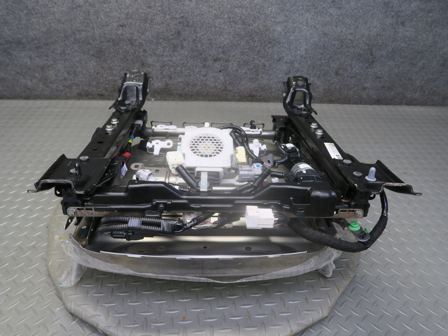 16-18 Lexus GSC16L RC300 RC350 F-sport Front Right Seat Rail Track w Motor OEM