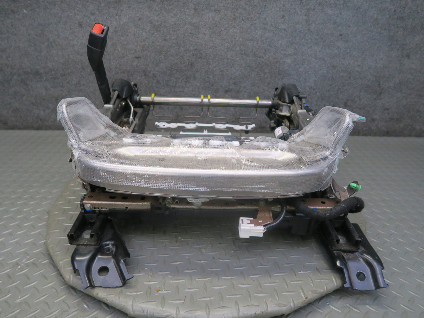 16-18 Lexus GSC16L RC300 RC350 F-sport Front Left Seat Rail Track w Motor OEM