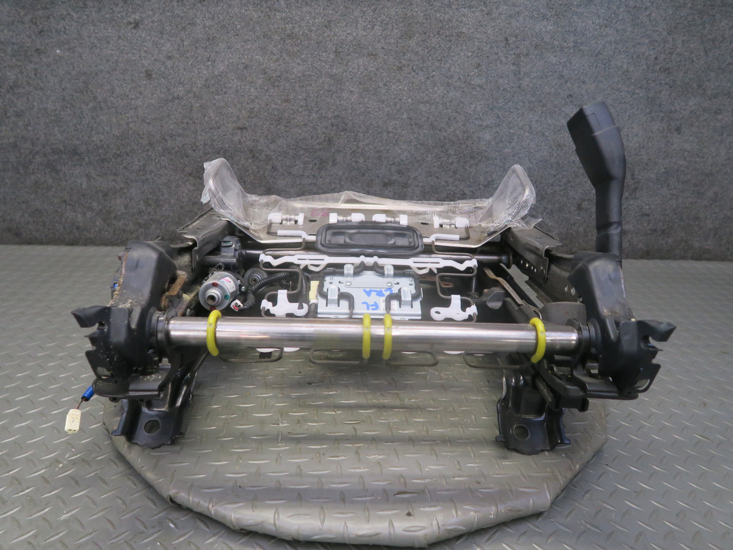 16-18 Lexus GSC16L RC300 RC350 F-sport Front Left Seat Rail Track w Motor OEM