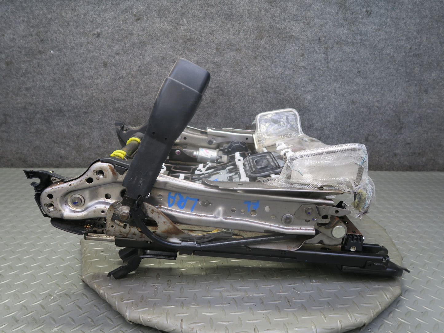16-18 Lexus GSC16L RC300 RC350 F-sport Front Left Seat Rail Track w Motor OEM